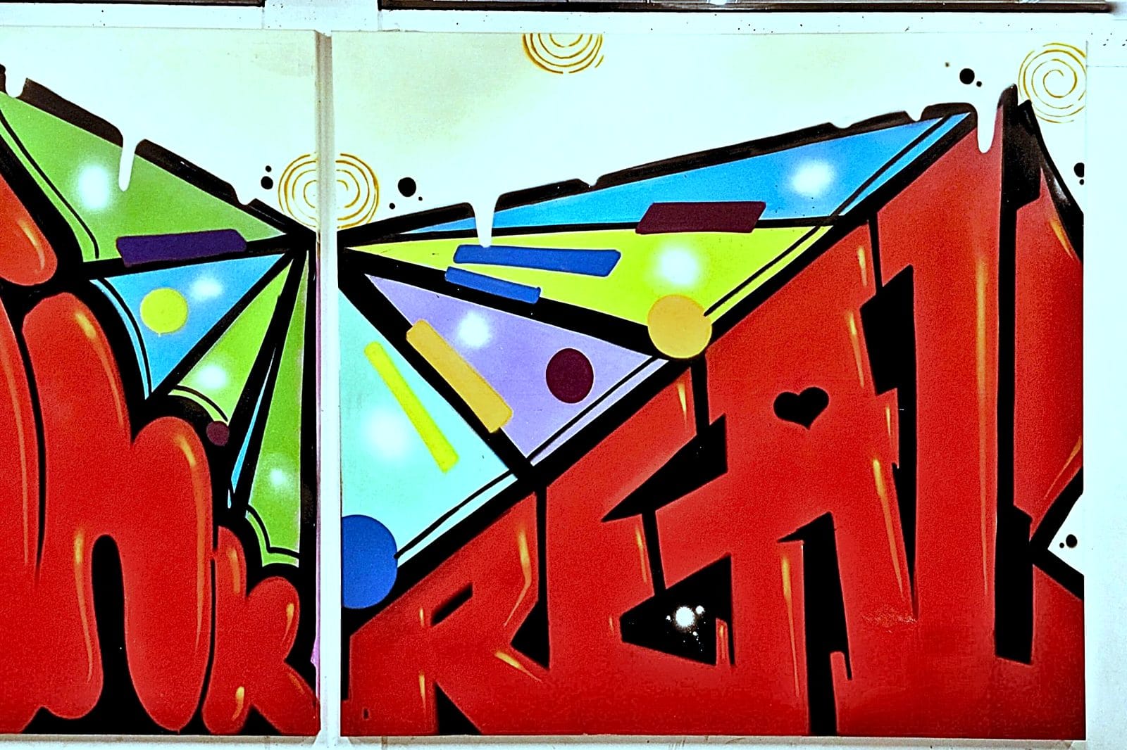 Großflächiges Graffiti-Piece auf Leinwänden als Schulprojekt von Open Mike