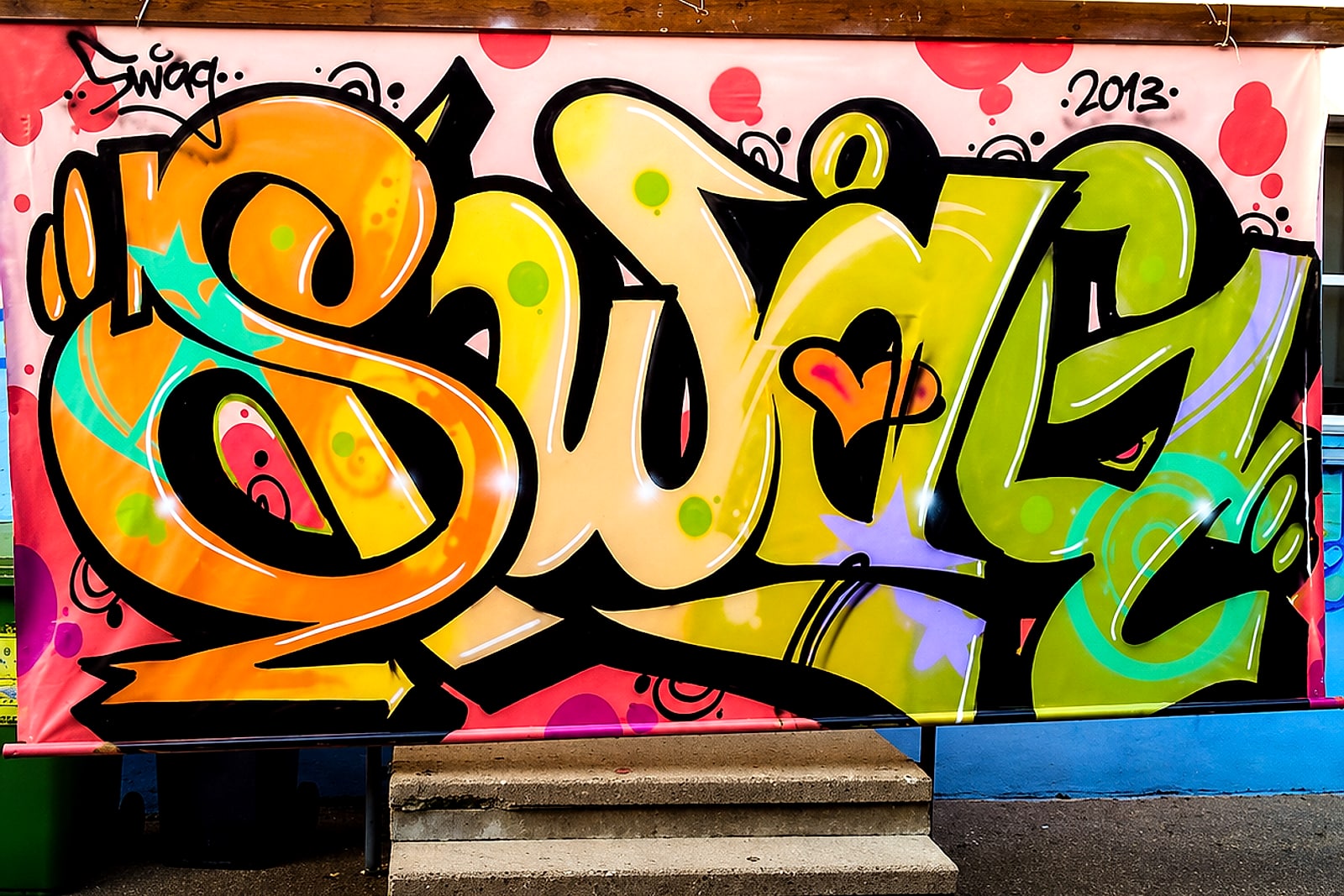 Fertiges buntes »swag«-Graffiti im Bubble Style – Ergebnis des Workshops im Jugendhaus Künzelsau