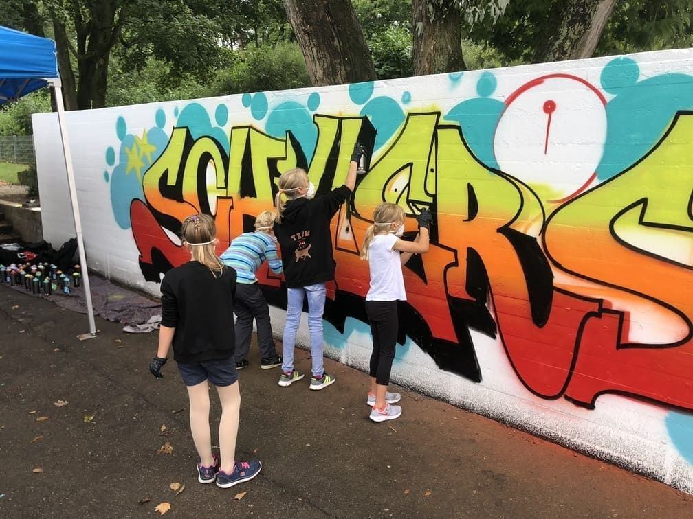 graffiti workshop kinder schillerschule esslingen teamwork mural