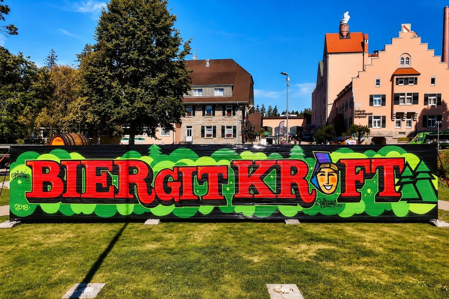 Großes „BiergitKraft"-Graffiti im Freien – Graffiti-Live-Show bei einem Event