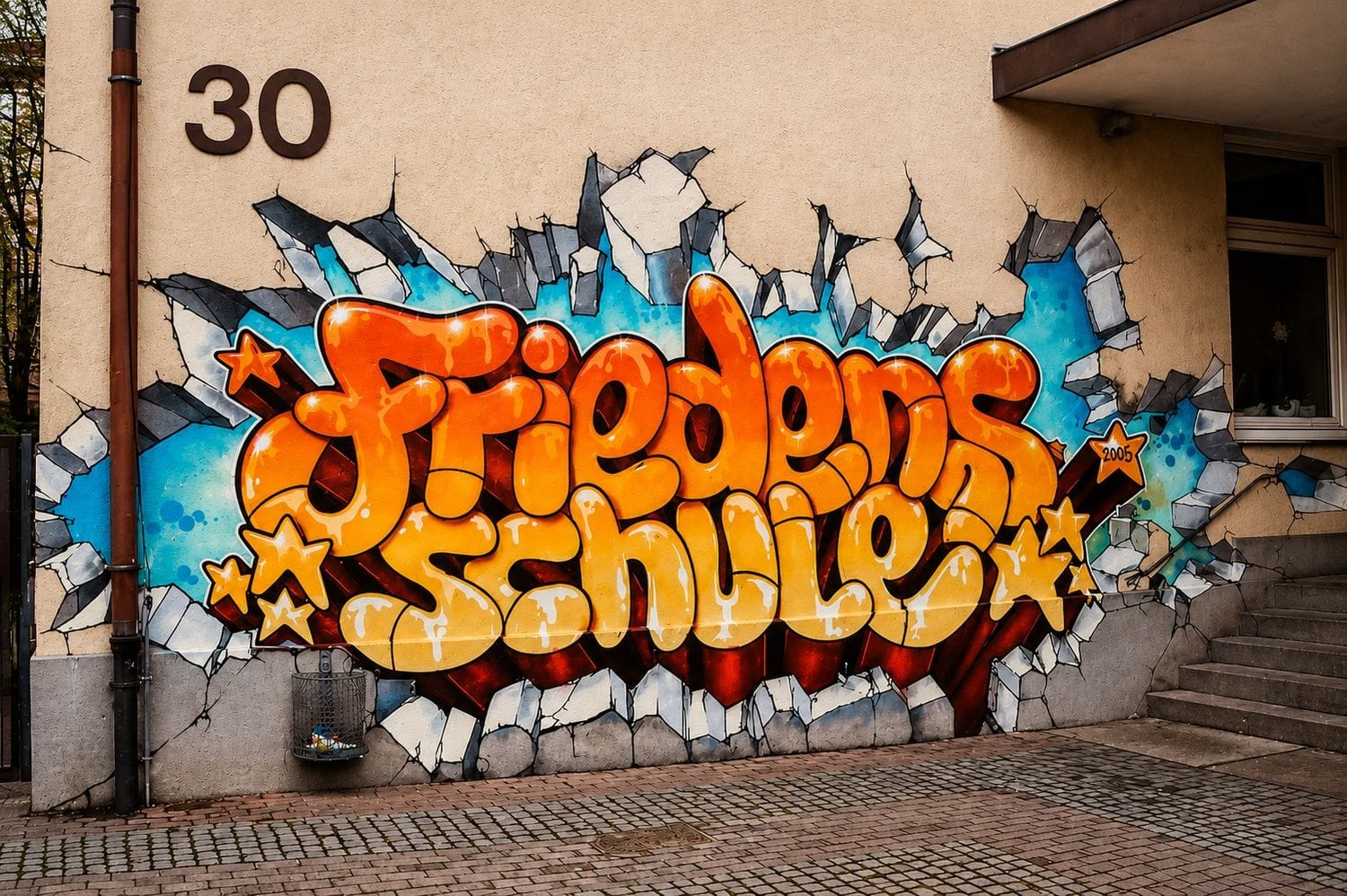 Wildstyle-Graffiti „Friedensschule" an einer Schulwand in Stuttgart – Graffiti-Workshop